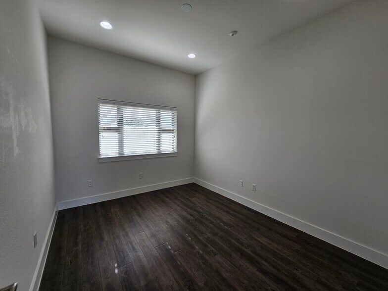 More Photos Of 230 Klattenhoff Ln, Hutto Office For Lease