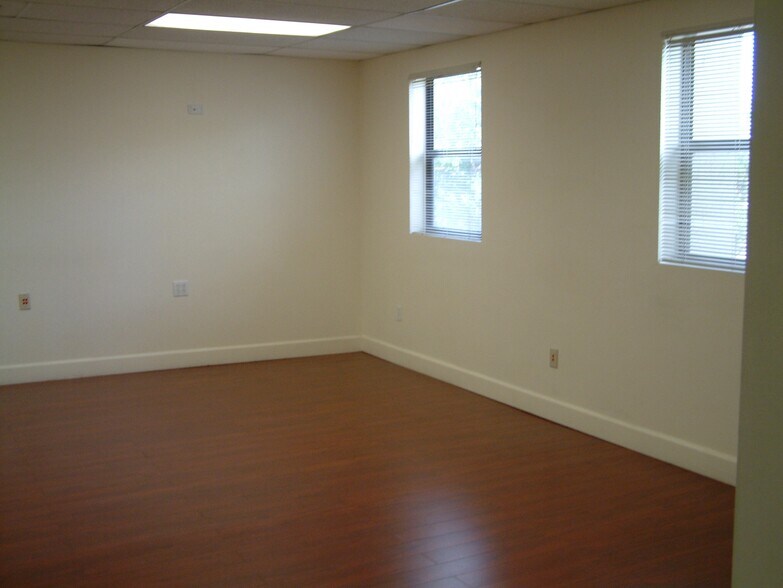 More Photos Of 2699 Stirling Rd, Fort Lauderdale Medical For Lease
