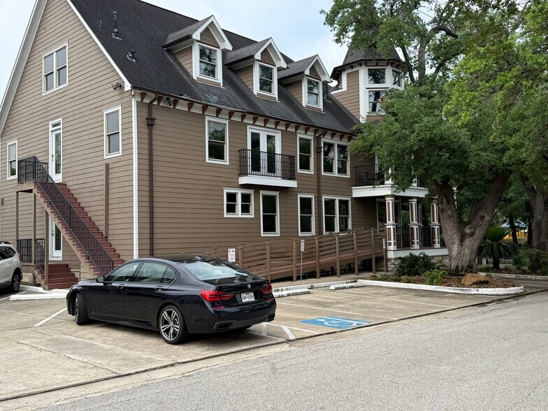 More Photos Of 446 Heights Blvd, Houston Office Residential For Lease