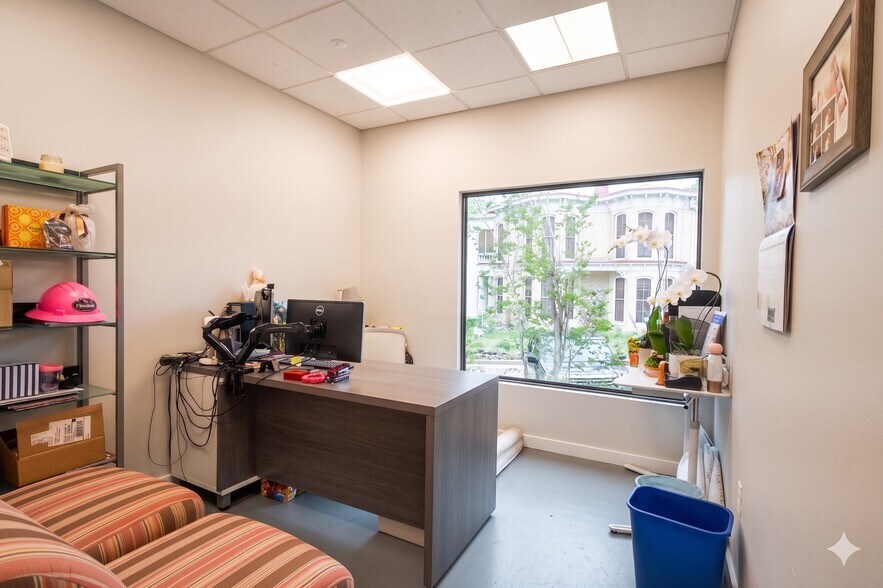 More Photos Of 612 Winflo Dr, Austin Office For Lease
