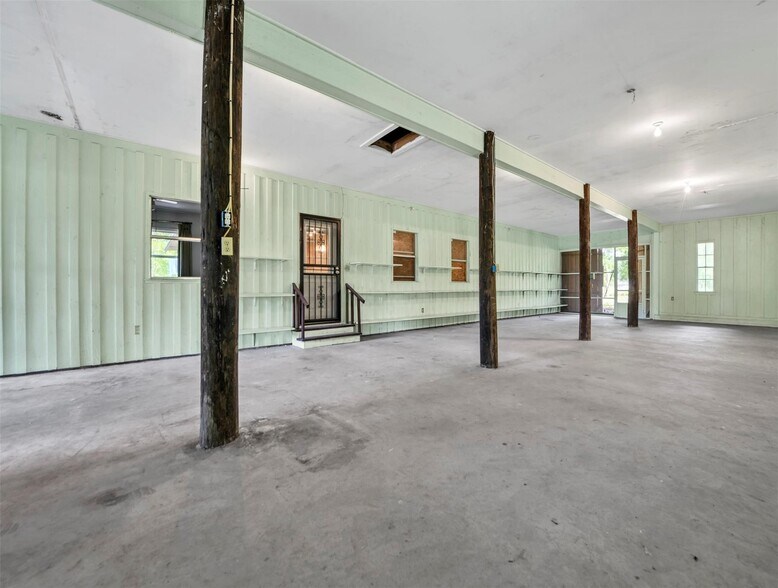 More Photos Of 11304 Fostoria Rd, Cleveland Land For Sale