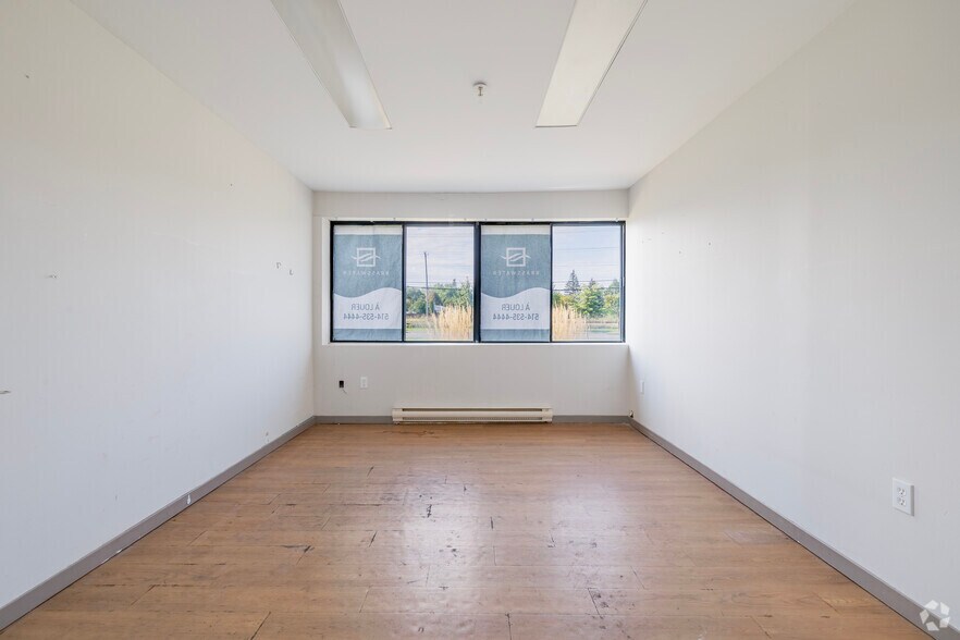 More Photos Of 4800 Boul Kimber, Longueuil Warehouse For Lease