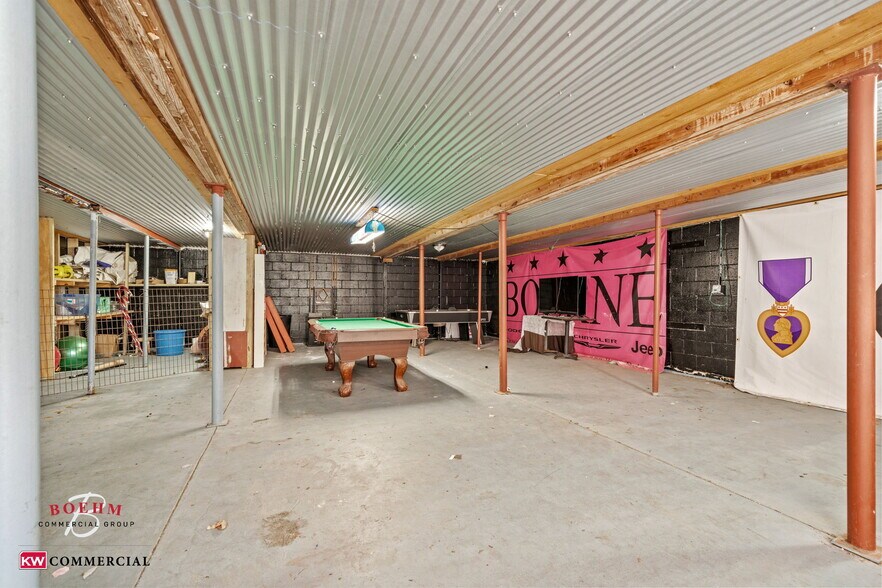 More Photos Of 23699-23737 W US Highway 290, Harper Storefront For Sale