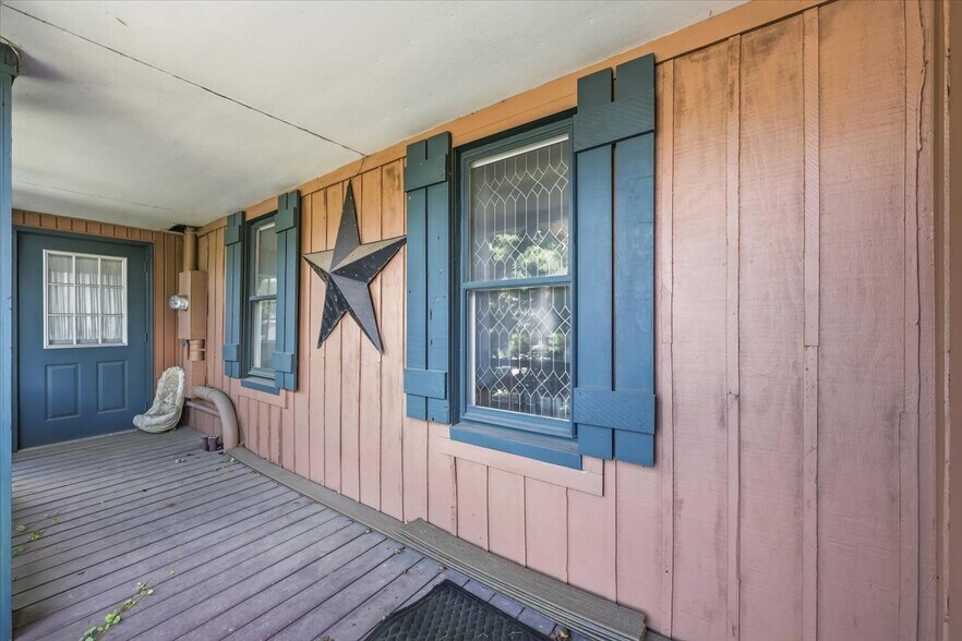 More Photos Of 402 W Moorestown Rd, Nazareth Medical For Sale