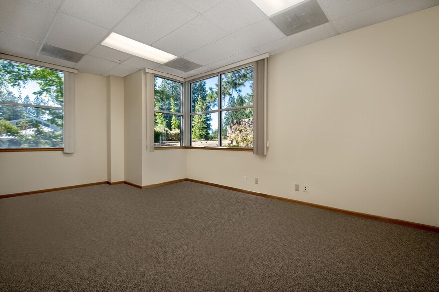 More Photos Of 350 Crown Point Cir, Grass Valley Office For Lease