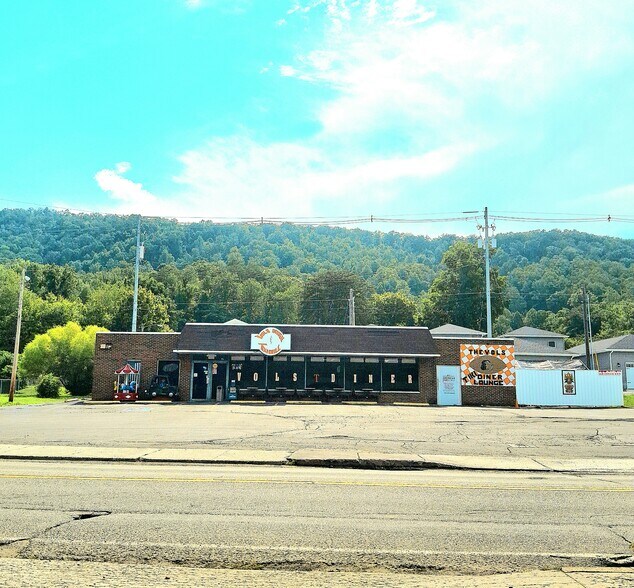 Primary Photo Of 711 S Main St, Rocky Top Freestanding For Sale
