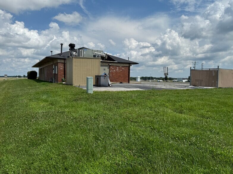 More Photos Of 1801 N Market St, Sparta Restaurant For Sale