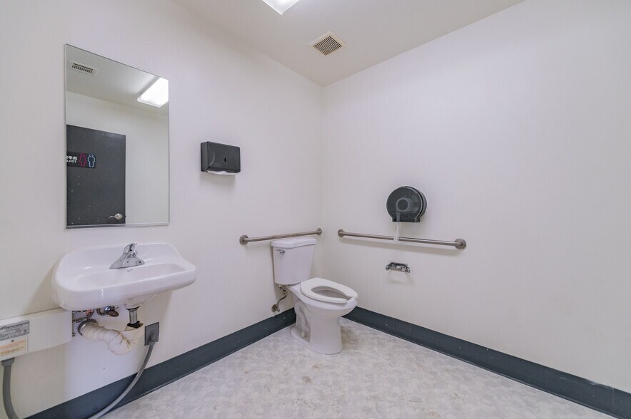 More Photos Of 12346 Valley Blvd, El Monte Warehouse For Sale