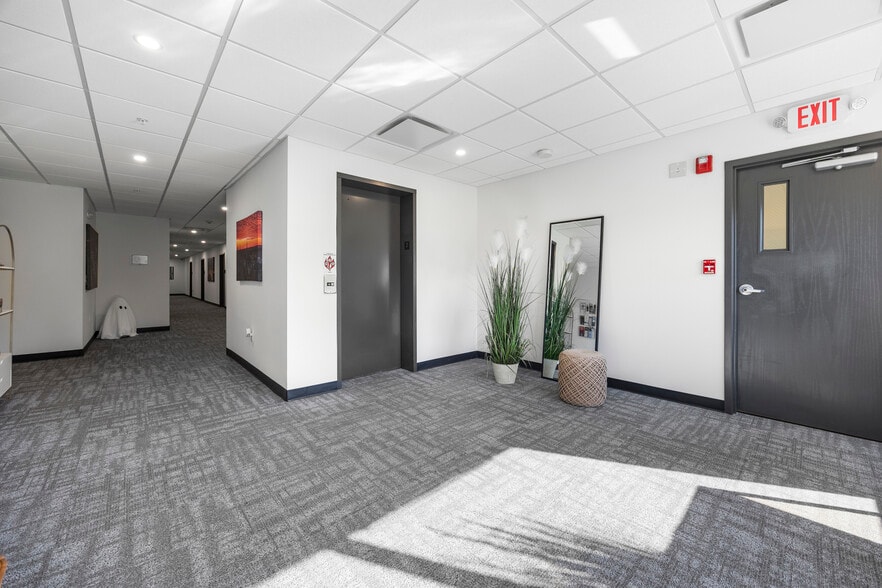 More Photos Of 419 E Market St, Sandusky Hotel For Sale