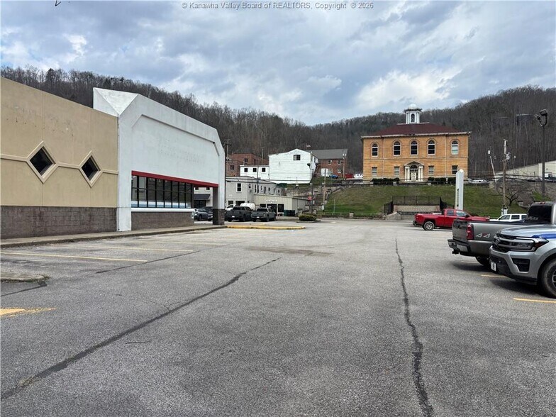 More Photos Of 173 Main St, Clay Drugstore For Lease