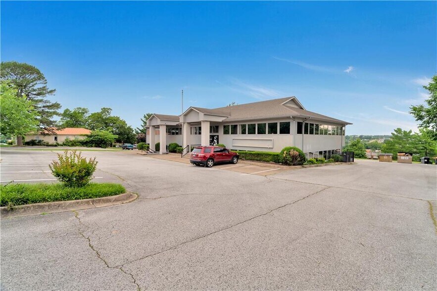 More Photos Of 1088 E Millsap Rd, Fayetteville Office For Lease