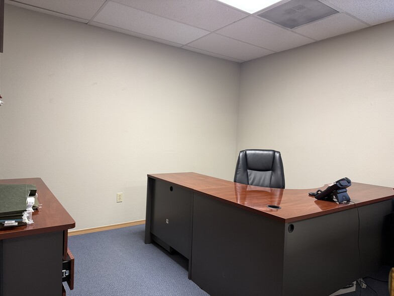More Photos Of 1919 N Pearl St, Tacoma Office For Sale