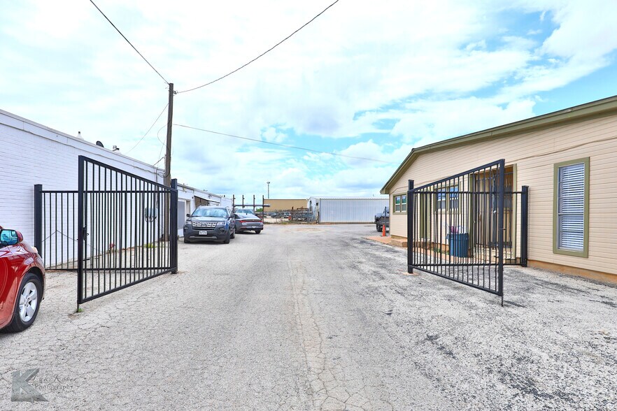 More Photos Of 2257 Industrial Blvd, Abilene Office For Sale