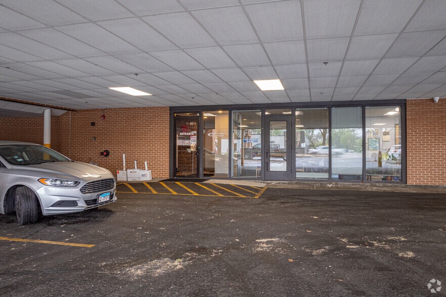 More Photos Of 386 N York Rd, Elmhurst Medical For Sale