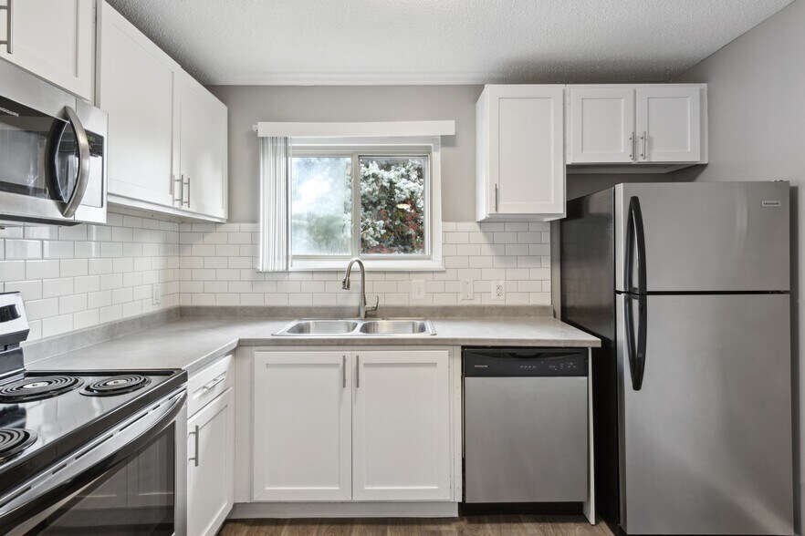 More Photos Of 3908 Cedar Grove Pky, Eagan Apartments For Sale