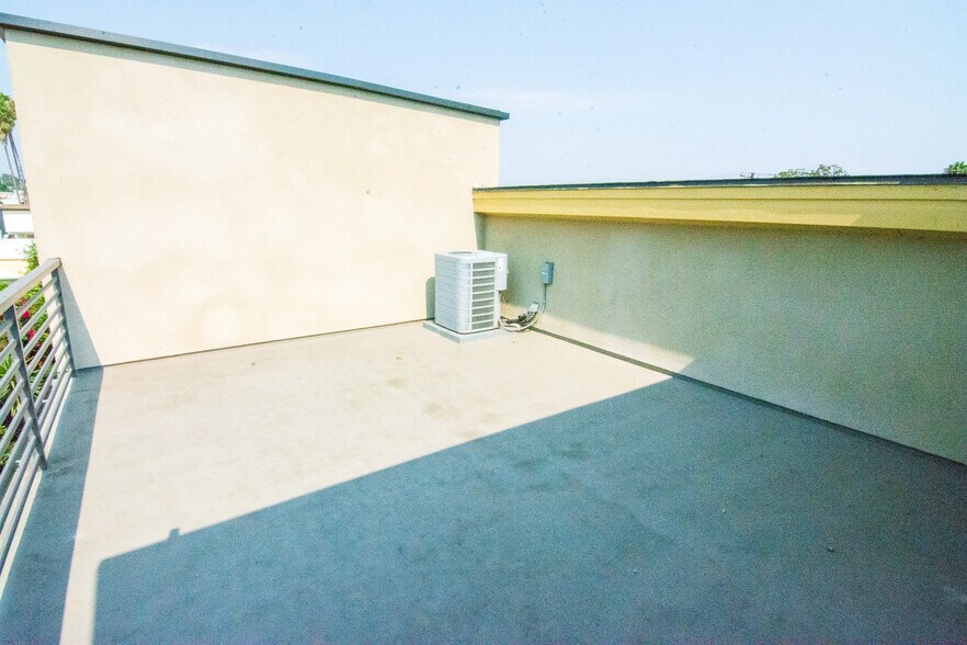 More Photos Of 2006 S Corning St, Los Angeles Apartments For Sale