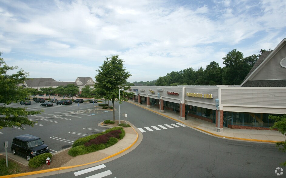 More Photos Of 1400-1498 Northpoint Village Ctr, Reston Unknown For Lease