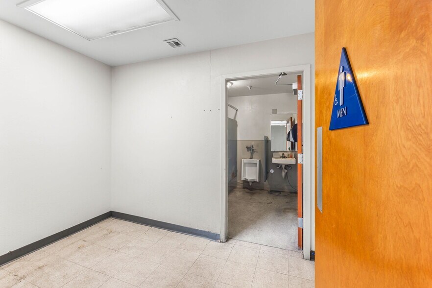 More Photos Of 106-108 W Main St, Woodland General Retail For Sale