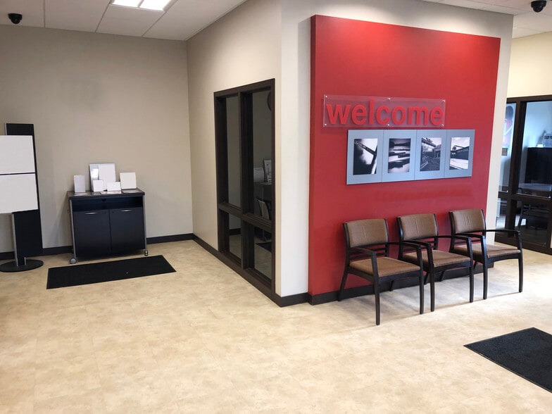 More Photos Of 5242 Rockville Rd, Indianapolis Bank For Lease
