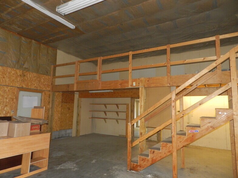 More Photos Of 445 Kristen Ct, Montrose Warehouse For Sale