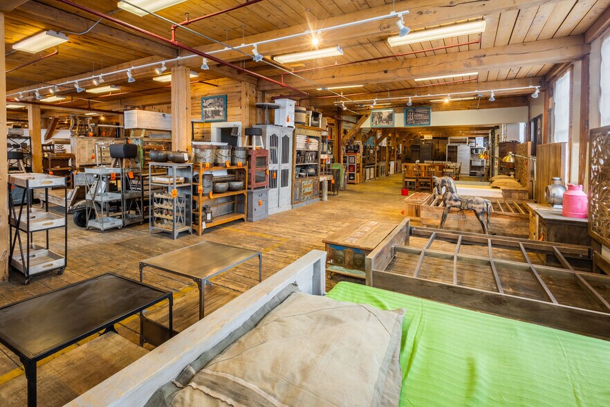 More Photos Of 562 Main St, Gardner Warehouse For Sale