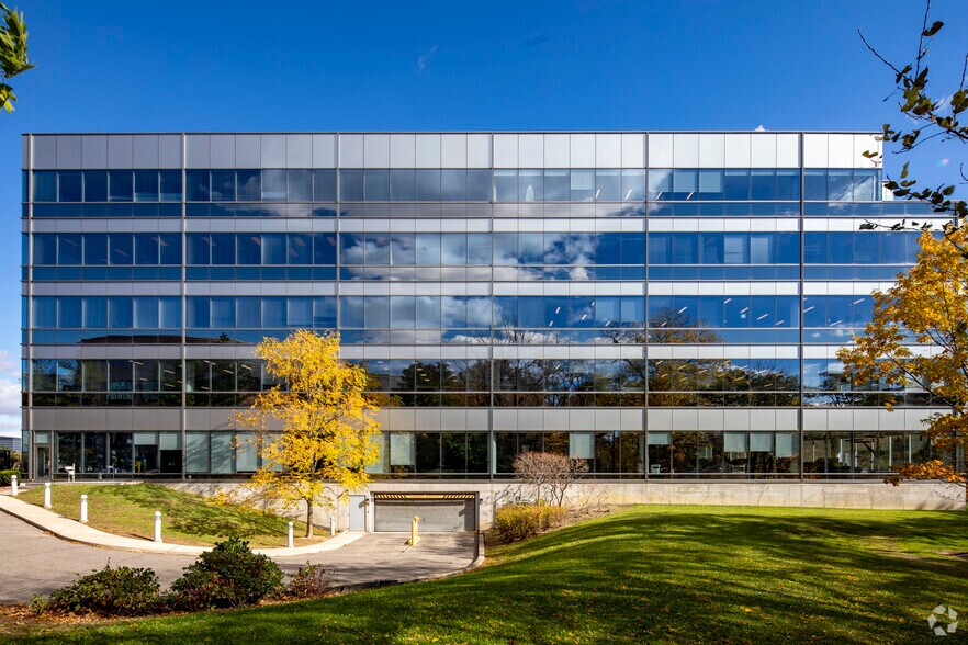 More Photos Of 5060 Spectrum Way, Mississauga Office For Lease