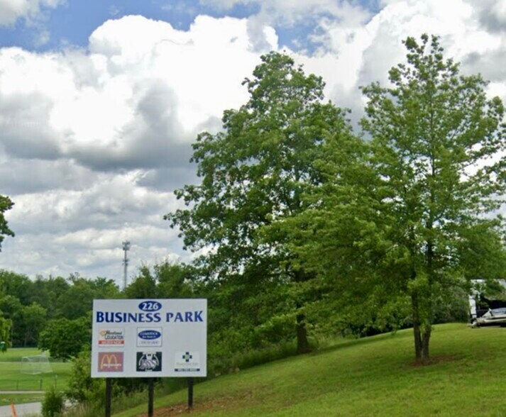 More Photos Of 226 Peterson Dr, Elizabethtown Warehouse For Lease