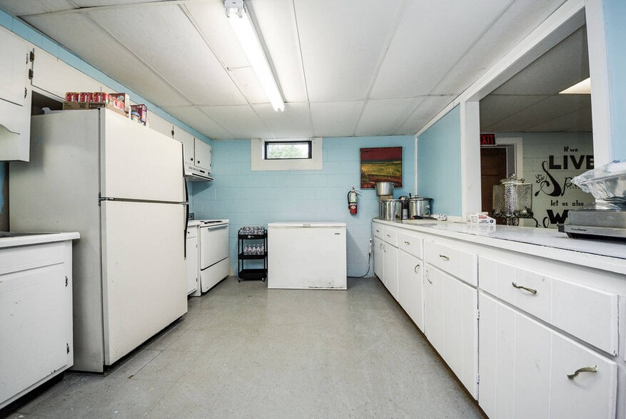 More Photos Of 401 Richardson St, Etowah Religious Facility For Sale