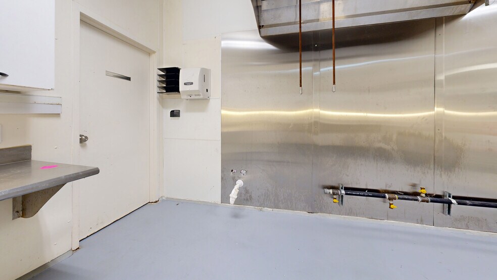 More Photos Of 174 NW 9th ave, Mulberry Distribution For Lease