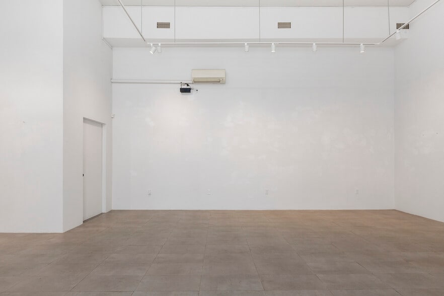 More Photos Of 3278 48th St, Astoria Storefront Retail Office For Lease