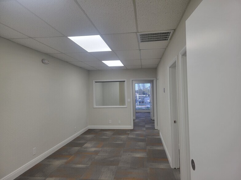 More Photos Of 4624 Hollywood Blvd, Hollywood Coworking Space