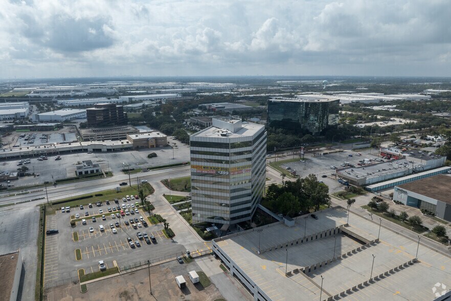 More Photos Of 396 W Greens Rd, Houston Office For Sale