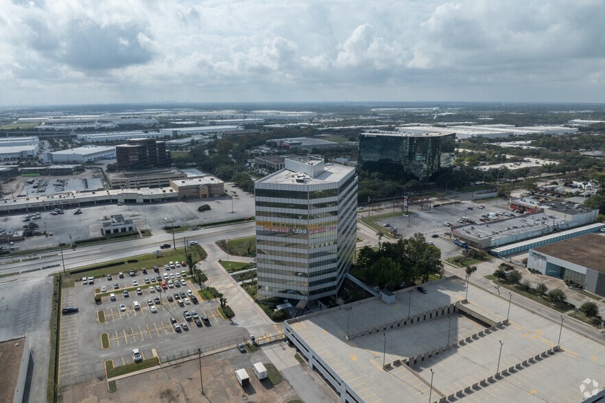 More Photos Of 396 W Greens Rd, Houston Office For Sale