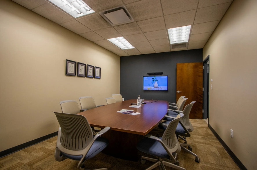 More Photos Of 104 Vantage Point Dr, West Columbia Showroom For Lease