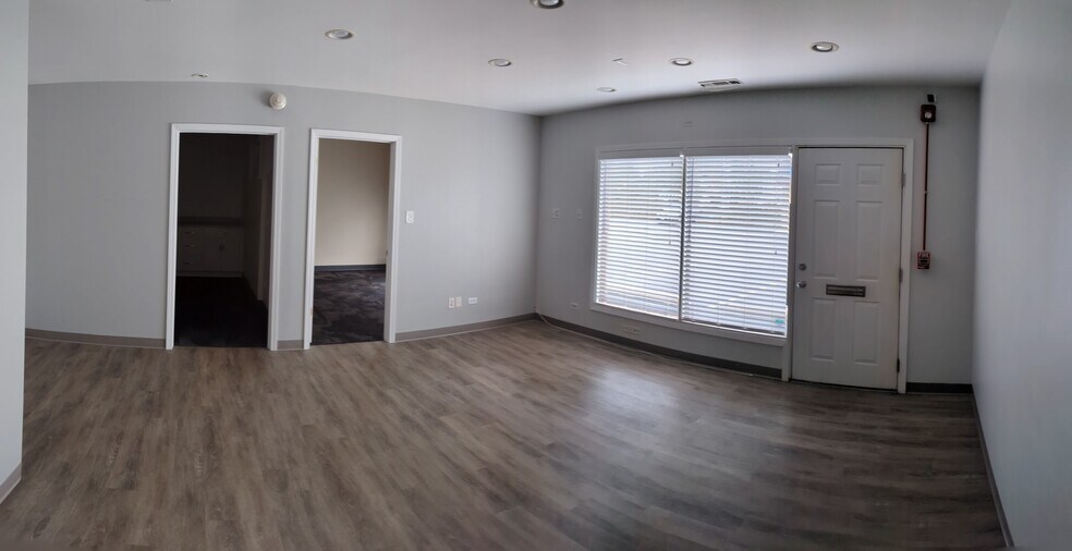 More Photos Of 381 N York Rd, Elmhurst Storefront Retail Office For Lease