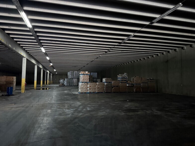 More Photos Of 551 Fairmont Ave, Winchester Warehouse For Lease