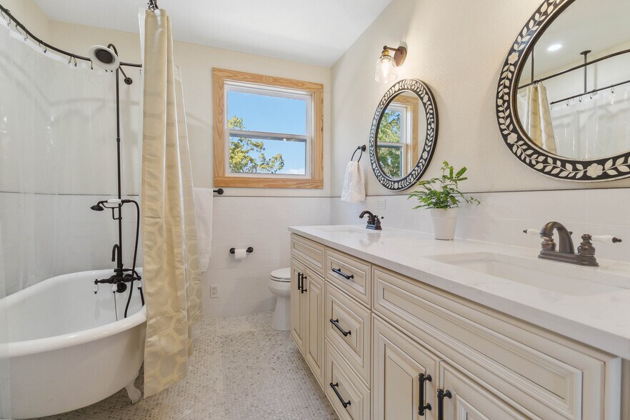 More Photos Of 165 Mari B Dr E, Center Point Flex For Sale