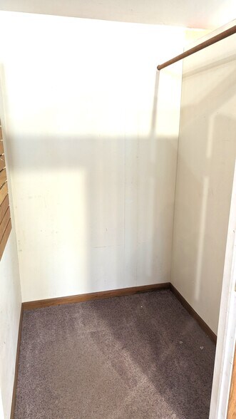 More Photos Of 1276 W Winneconne Ave, Neenah Storefront For Sale