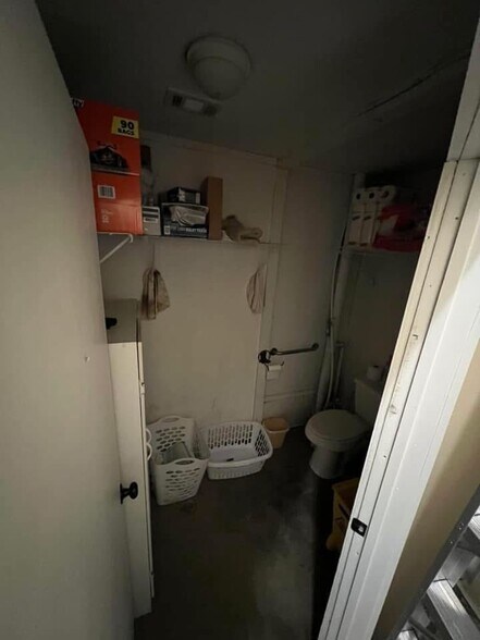 More Photos Of 119 E 5th St, Bonham Restaurant For Sale