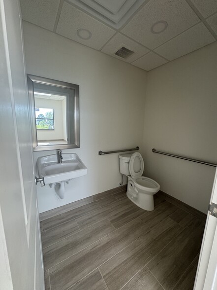 More Photos Of 121 Gretchen Ave S, Lehigh Acres Warehouse For Lease