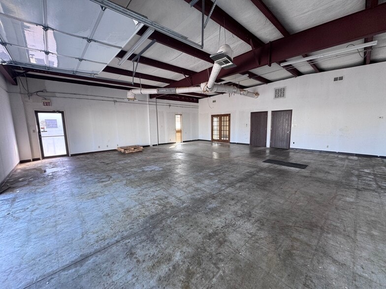 More Photos Of 10828 E Newton St, Tulsa Unknown For Lease