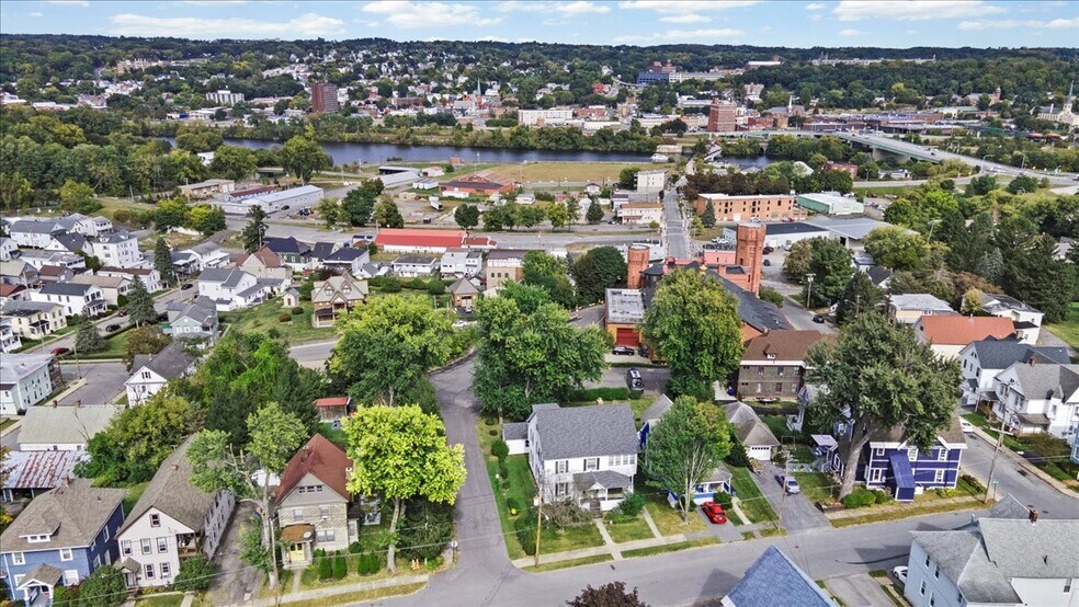 More Photos Of 49 Florida Ave, Amsterdam Hospitality For Sale