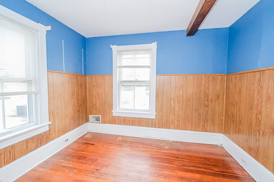 More Photos Of 20 N Main St, Marlboro Office For Sale