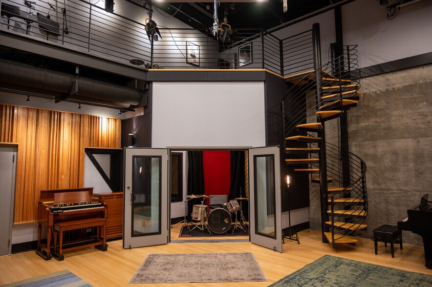 More Photos Of 3711 FM 484, Fischer Specialty For Sale