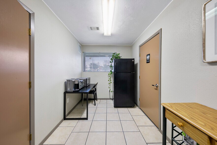 More Photos Of 7215 N Shepherd Dr, Houston Auto Repair For Sale