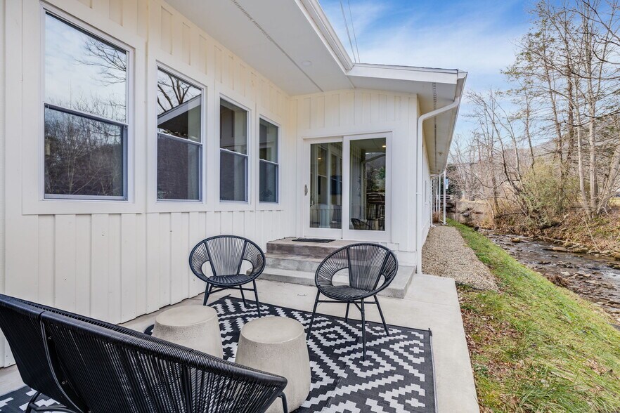 More Photos Of 4102 Soco Rd, Maggie Valley Hotel For Sale