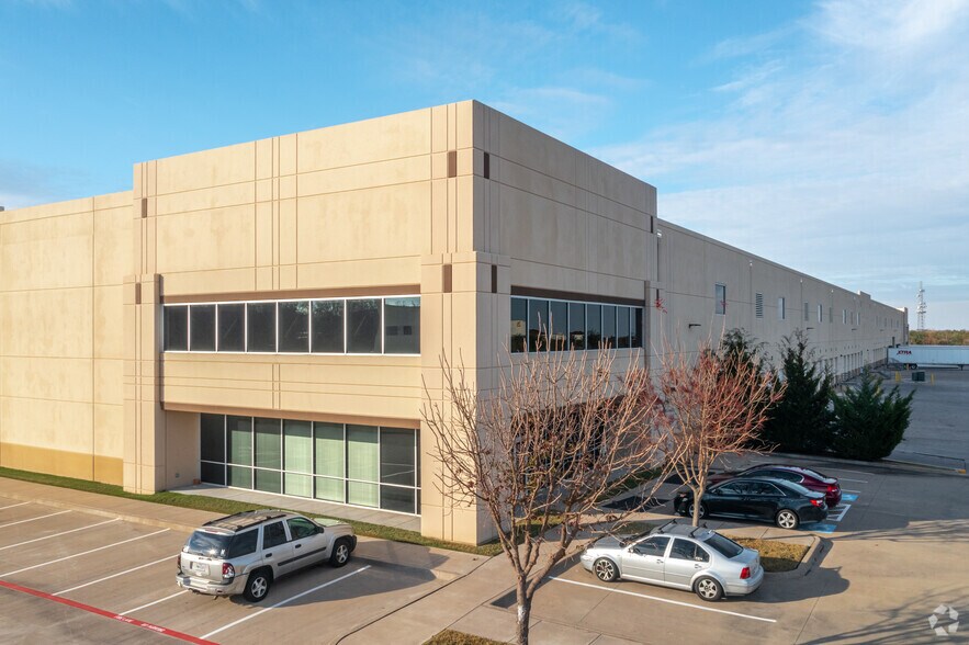 More Photos Of 3901 Corporate Dr, Lancaster Distribution For Lease