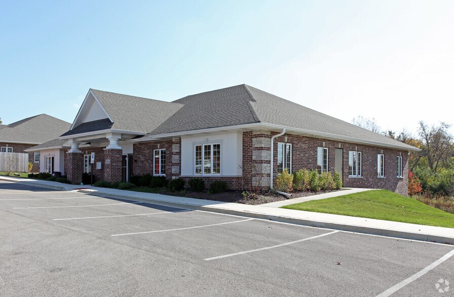 More Photos Of 3341 Hobson Rd, Woodridge Unknown For Lease