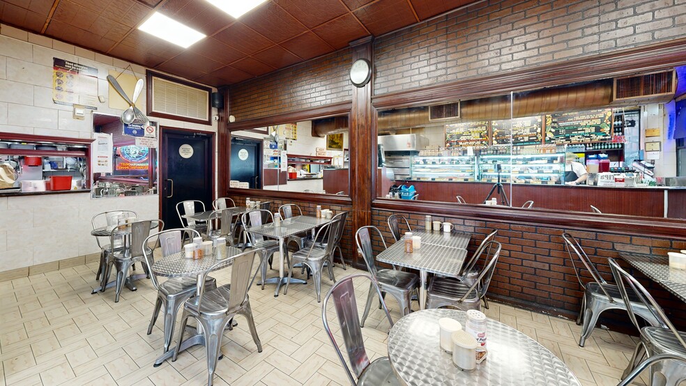 More Photos Of 177 Spring St, New York Apartments For Sale