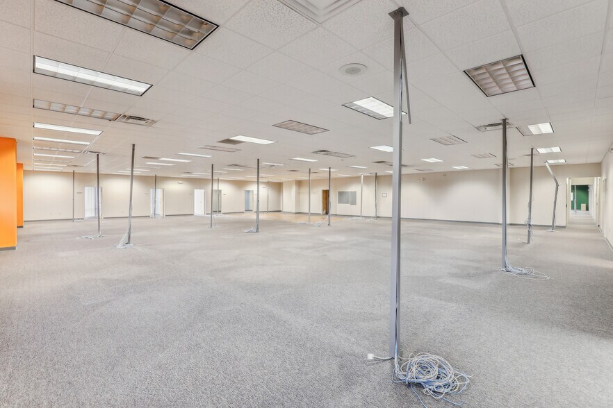 More Photos Of 60 Overbrook Dr, Monroe Flex For Sale